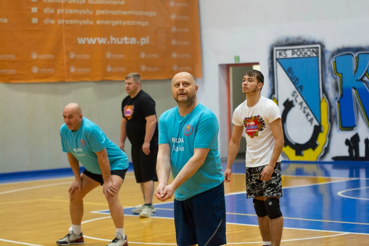 Mecz siatkówki pomiędzy sztabami WOŚP 64