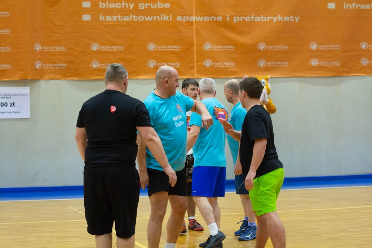 Mecz siatkówki pomiędzy sztabami WOŚP 72