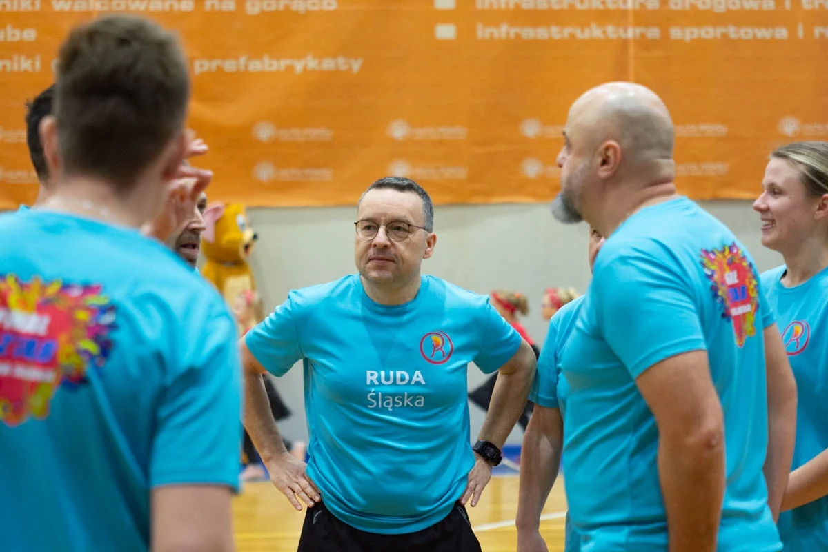 Mecz siatkówki pomiędzy sztabami WOŚP 73