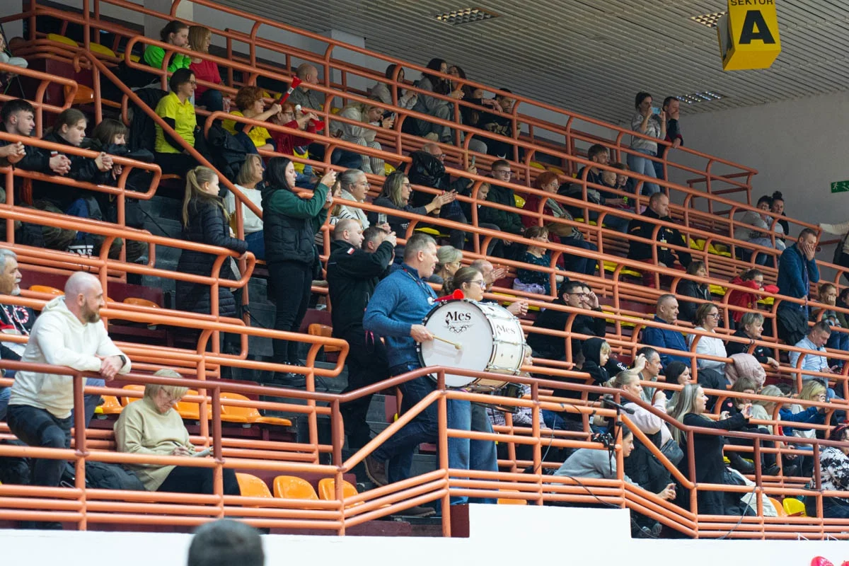 Mecz siatkówki pomiędzy sztabami WOŚP 76