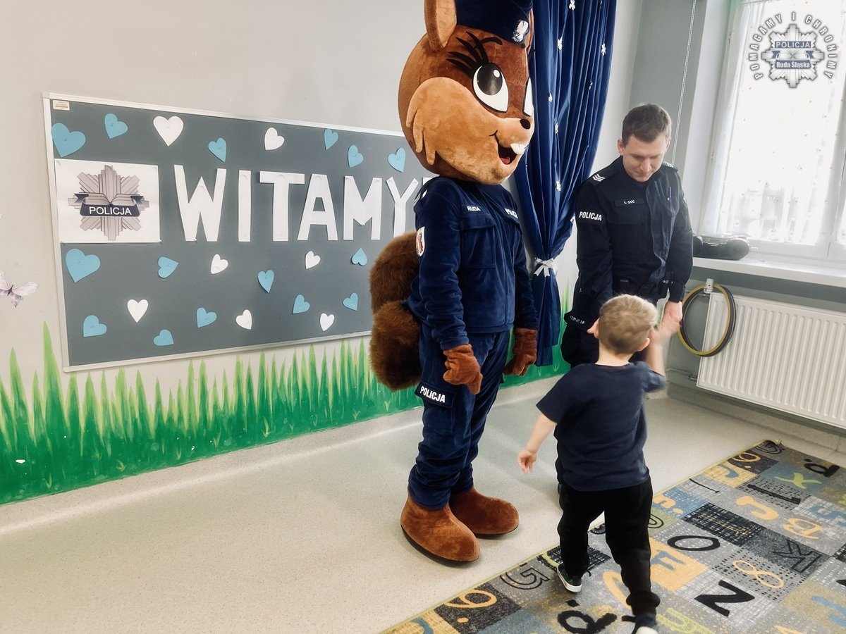 Dzieci w Rudzie Śląskiej uczą się bezpieczeństwa na stoku z Policją i Sierżantem Rudą