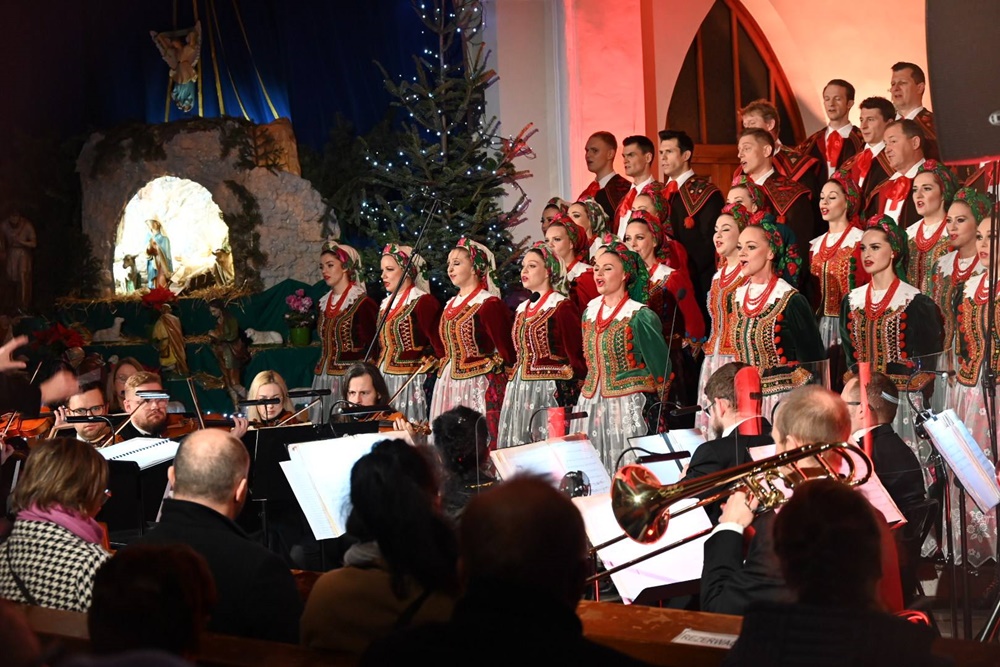 Kolędowanie z Zespołem Pieśni i Tańca „Śląsk” w Bielszowicach 8