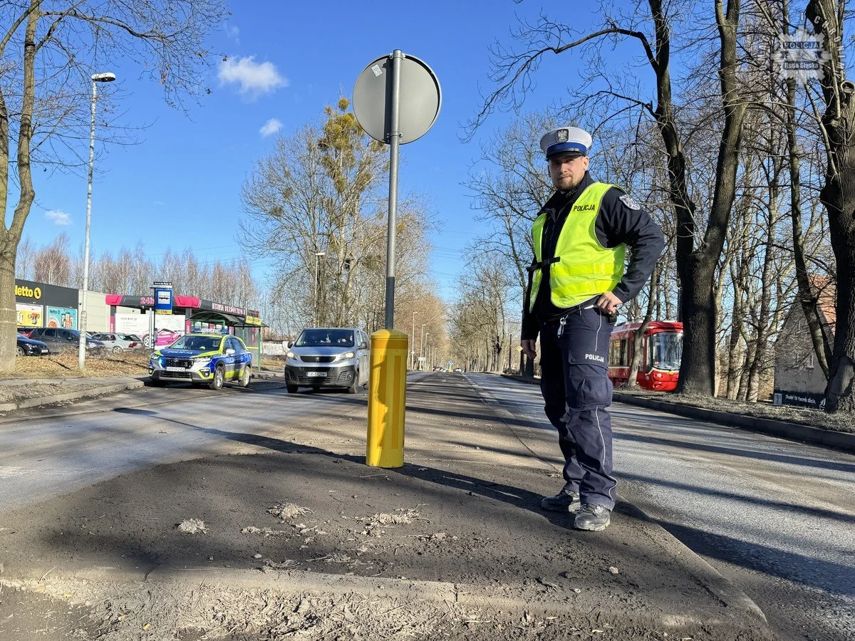 Błoto na ul. Karola Goduli w Rudzie Śląskiej. Policja reaguje na zgłoszenia mieszkańców