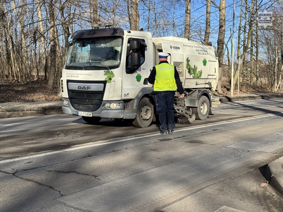 Błoto na ul. Karola Goduli w Rudzie Śląskiej. Policja reaguje na zgłoszenia mieszkańców