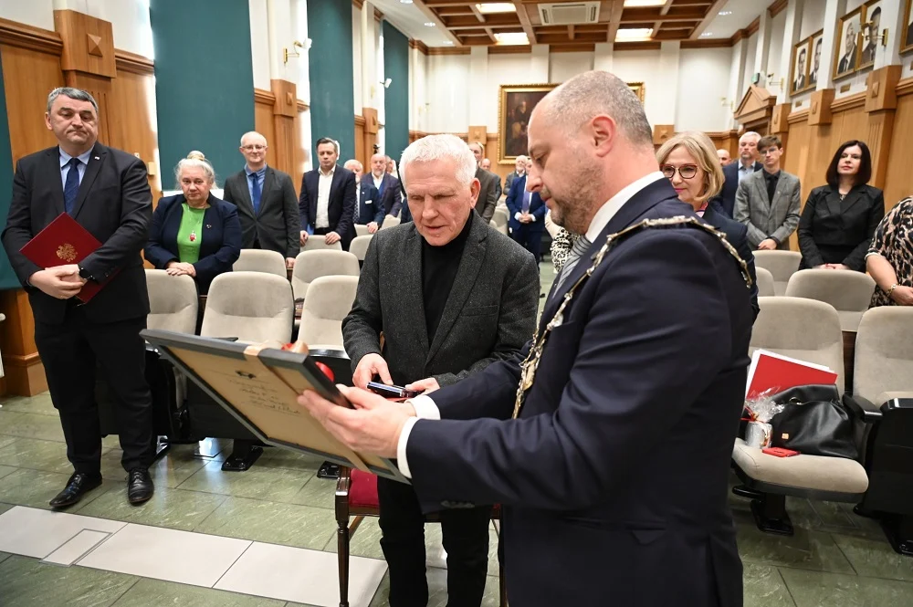 Malarz i grafik wśród zasłużonych - Jan Szmatloch Honorowym Obywatelem Rudy Śląskiej