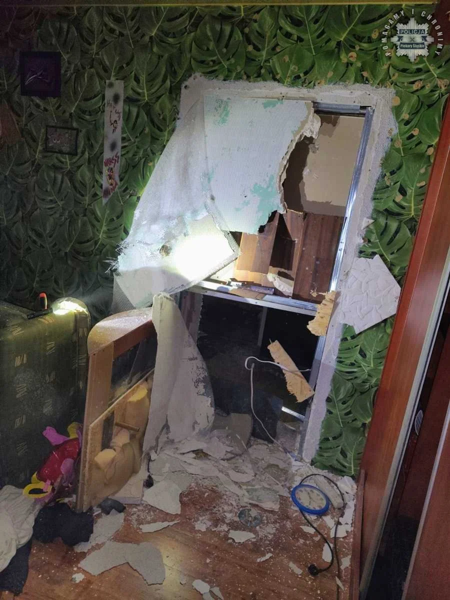 Spektakularne zatrzymanie w Piekarach Śląskich. Poszukiwany 43-latek ukryty za kominkiem