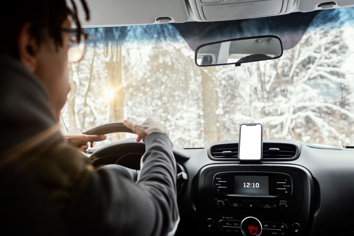 Zimowa pogoda i wypadki – jak uniknąć tragedii na drodze?