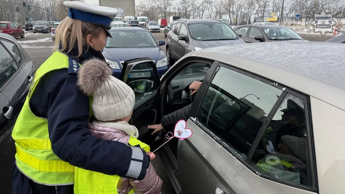 Dzień Babci i Dziadka z sercem: akcja profilaktyczna mysłowickiej drogówki 2