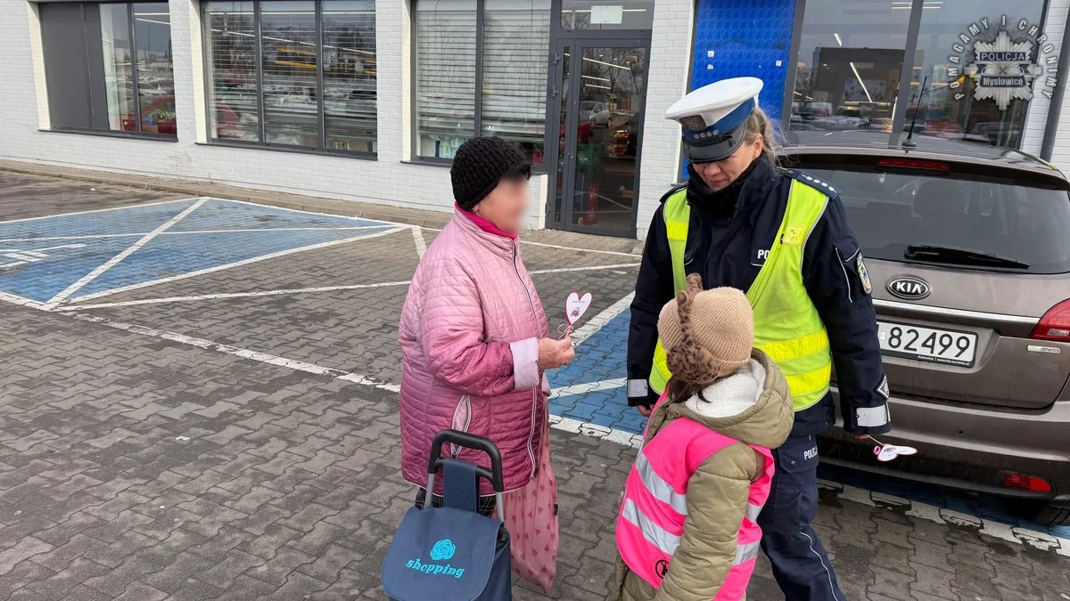 Dzień Babci i Dziadka z sercem: akcja profilaktyczna mysłowickiej drogówki 5