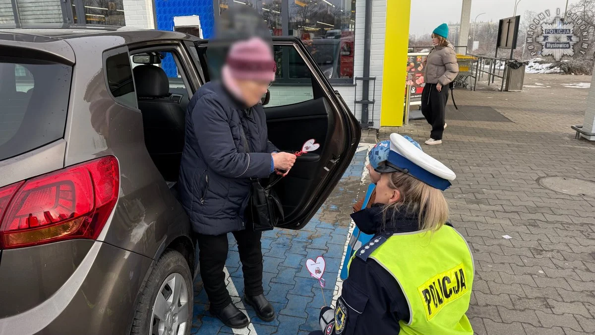 Dzień Babci i Dziadka z sercem: akcja profilaktyczna mysłowickiej drogówki 6