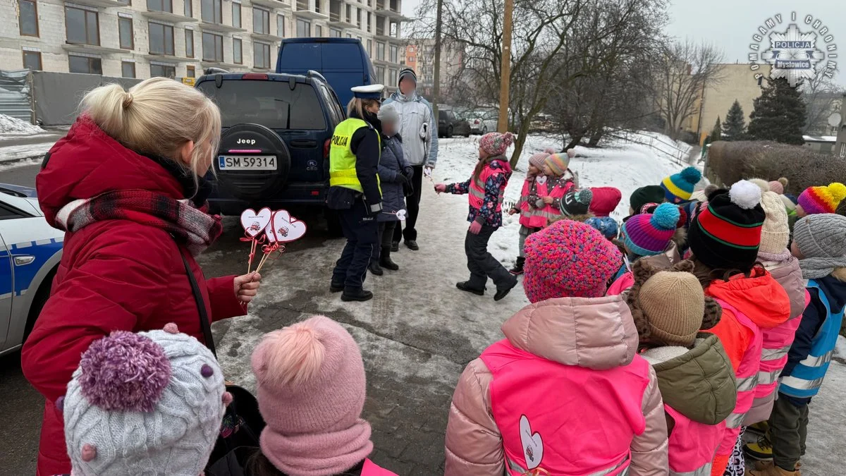 Dzień Babci i Dziadka z sercem: akcja profilaktyczna mysłowickiej drogówki 12