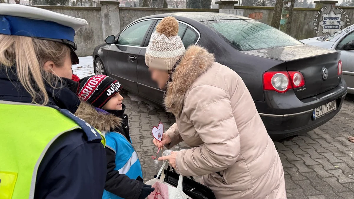 Dzień Babci i Dziadka z sercem: akcja profilaktyczna mysłowickiej drogówki 14