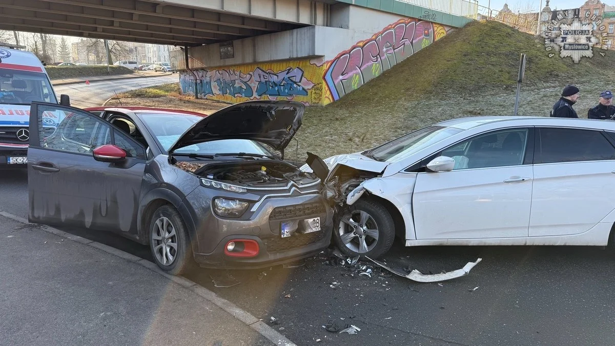 Dwa poważne zdarzenia drogowe w Mysłowicach – poszkodowane kobiety i dzieci w trasie
