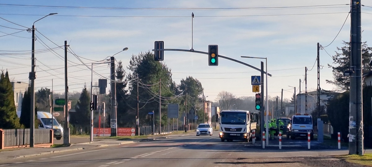 Nowa sygnalizacja świetlna na ulicy Mikołowskiej w Orzeszu działa!