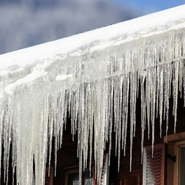 Obowiązek odśnieżania dachów i usuwania sopli