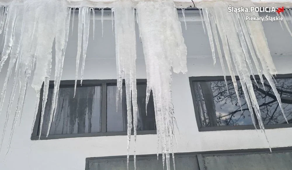 Niebezpieczne sople i nawisy śnieżne – sprawdź, jak się chronić!