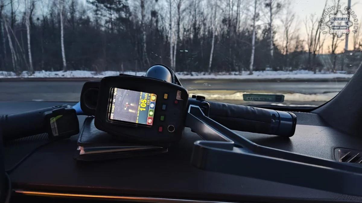 Piekarska policja łapie pirata drogowego: 105 km/h w obszarze zabudowanym