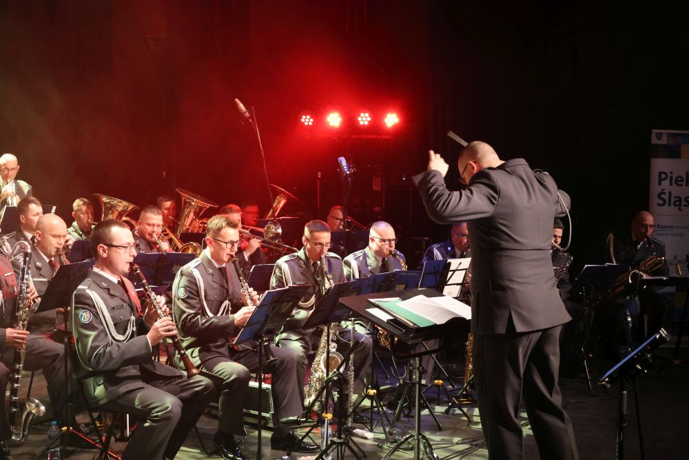 Noworoczna tradycja w Piekarach Śląskich: koncert pełen muzyki i emocji 16