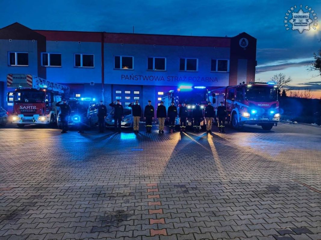Piekarscy mundurowi oddali hołd tragicznie zmarłemu ratownikowi medycznemu