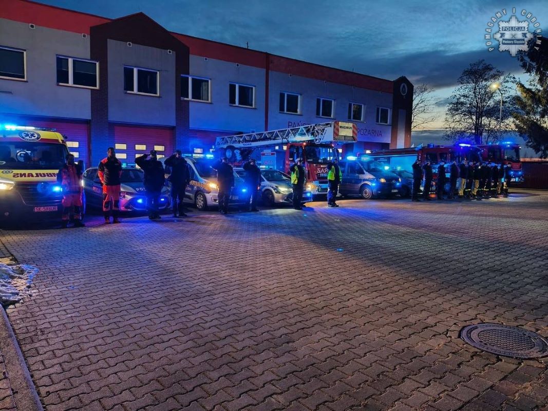 Piekarscy mundurowi oddali hołd tragicznie zmarłemu ratownikowi medycznemu