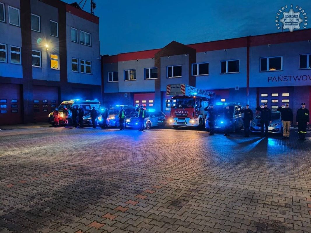 Piekarscy mundurowi oddali hołd tragicznie zmarłemu ratownikowi medycznemu