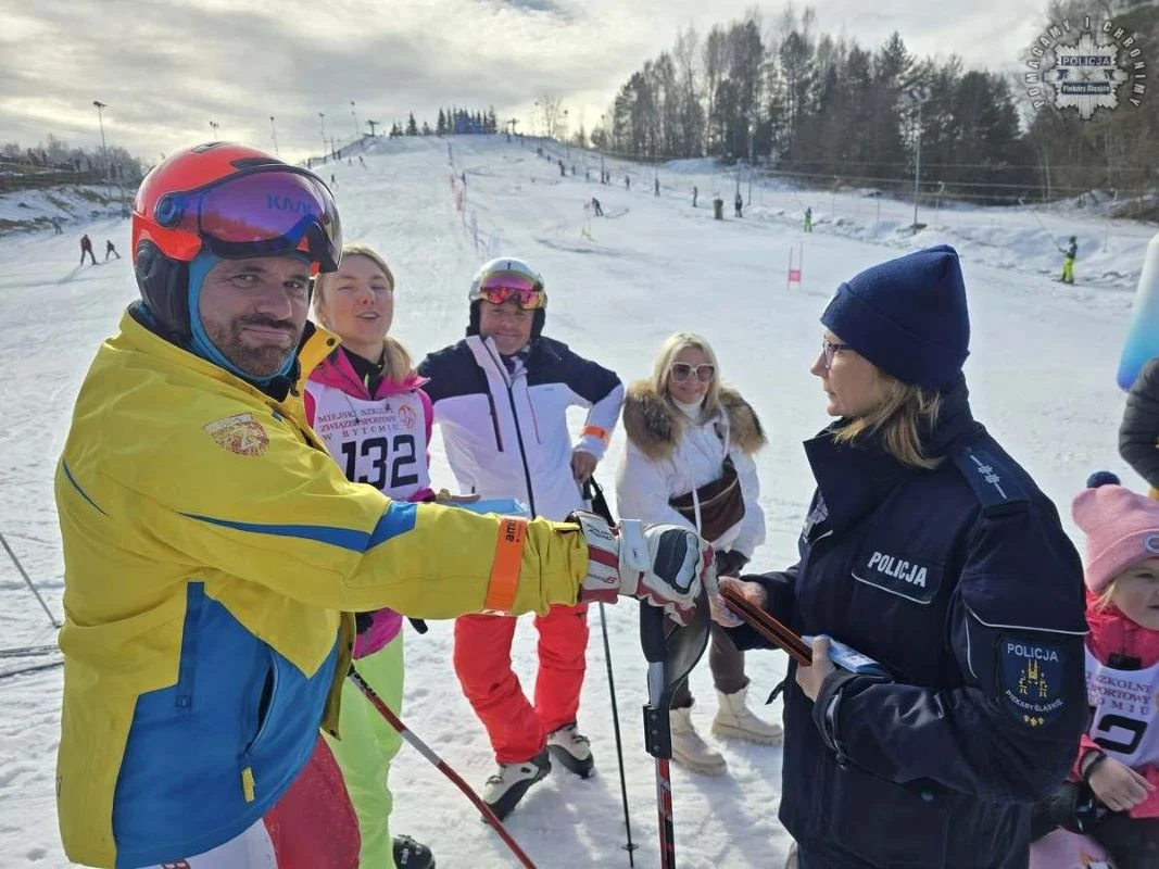 "Kręci mnie bezpieczeństwo na stoku" – akcja piekarskich mundurowych