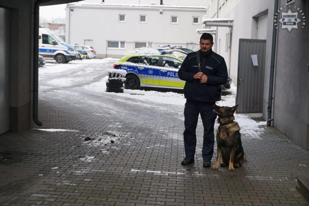 Wizyta uczniów w rybnickiej komendzie: nauka bezpieczeństwa w praktyce 10