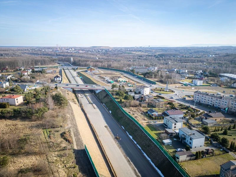 Budowa drogi regionalnej w pełnym rozwoju – sprawdź postępy prac