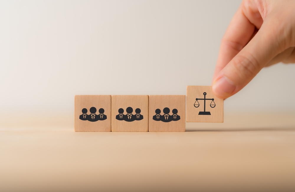 Jak wybrać odpowiedniego adwokata? Poradnik dla poszukujących pomocy prawnej