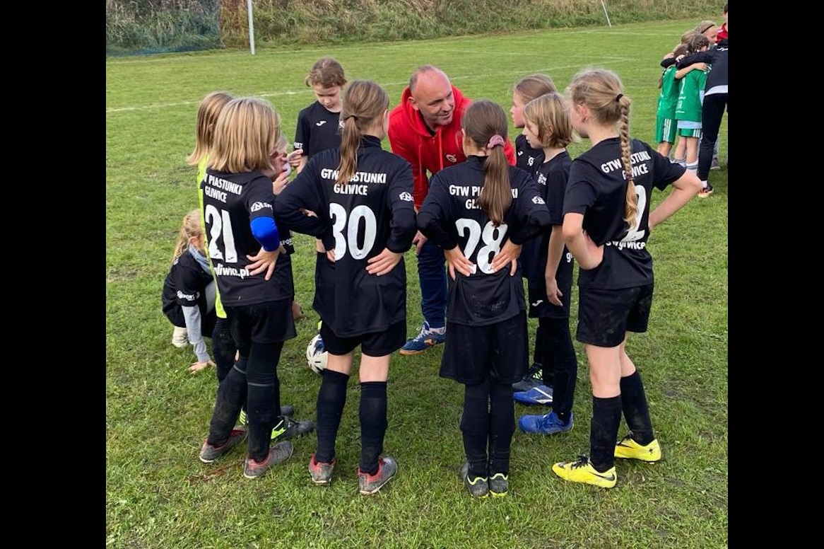 Piłkarki szlifują formę na ligi orliczek i młodziczek!