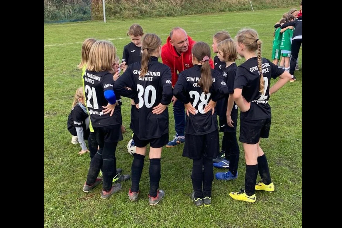 Piłkarki szlifują formę na ligi orliczek i młodziczek!