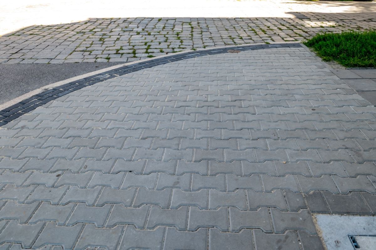 Nowe chodniki w Rozbarku i Śródmieściu! Miasto inwestuje w infrastrukturę