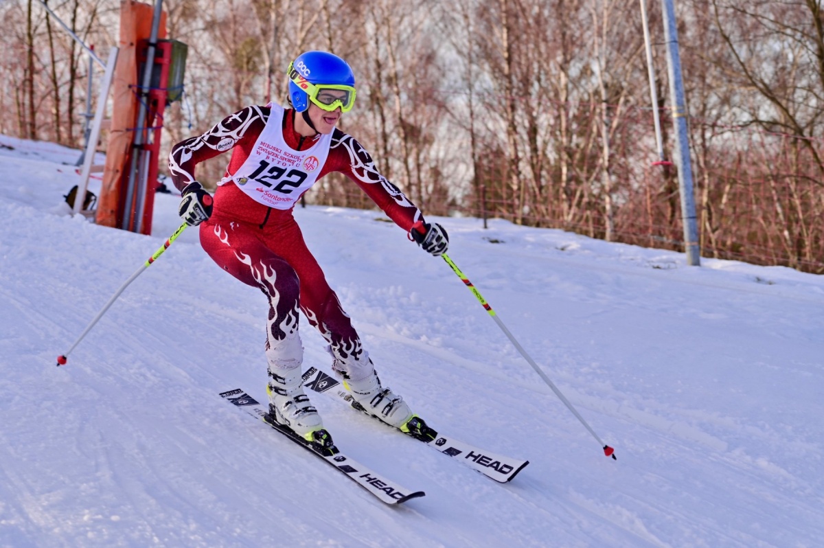 Zimowe zmagania na stoku w Suchej Górze – medale, puchary i emocjonujące wyścigi