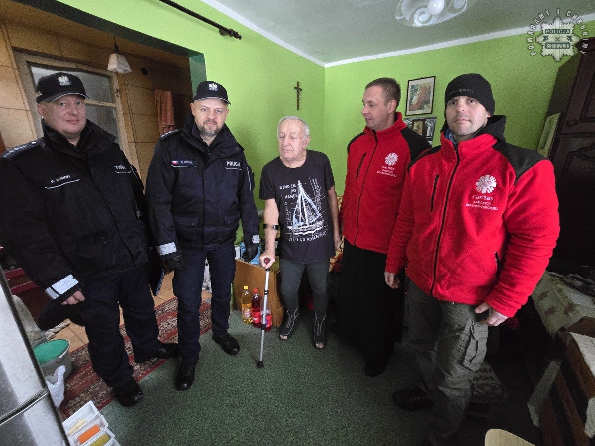 Policjanci z Caritasem wspierają bezdomnych