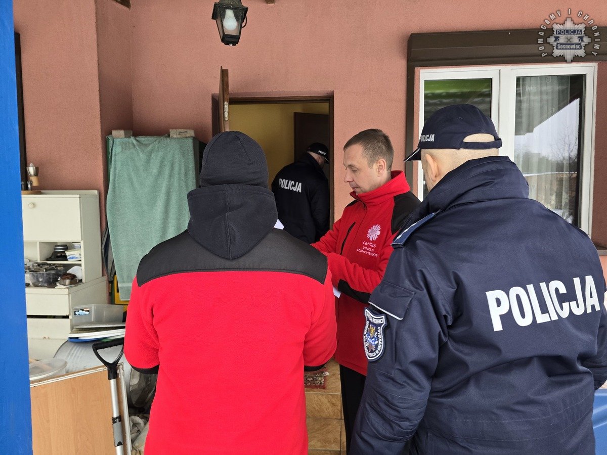 Policjanci z Caritasem wspierają bezdomnych