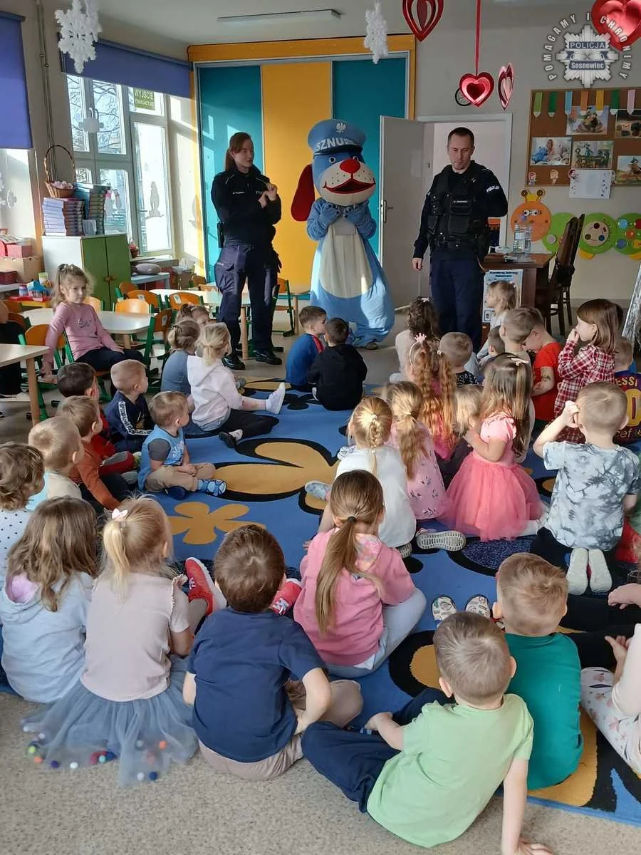 Przedszkolaki z Sosnowca wzięły udział w prelekcji o bezpiecznych feriach