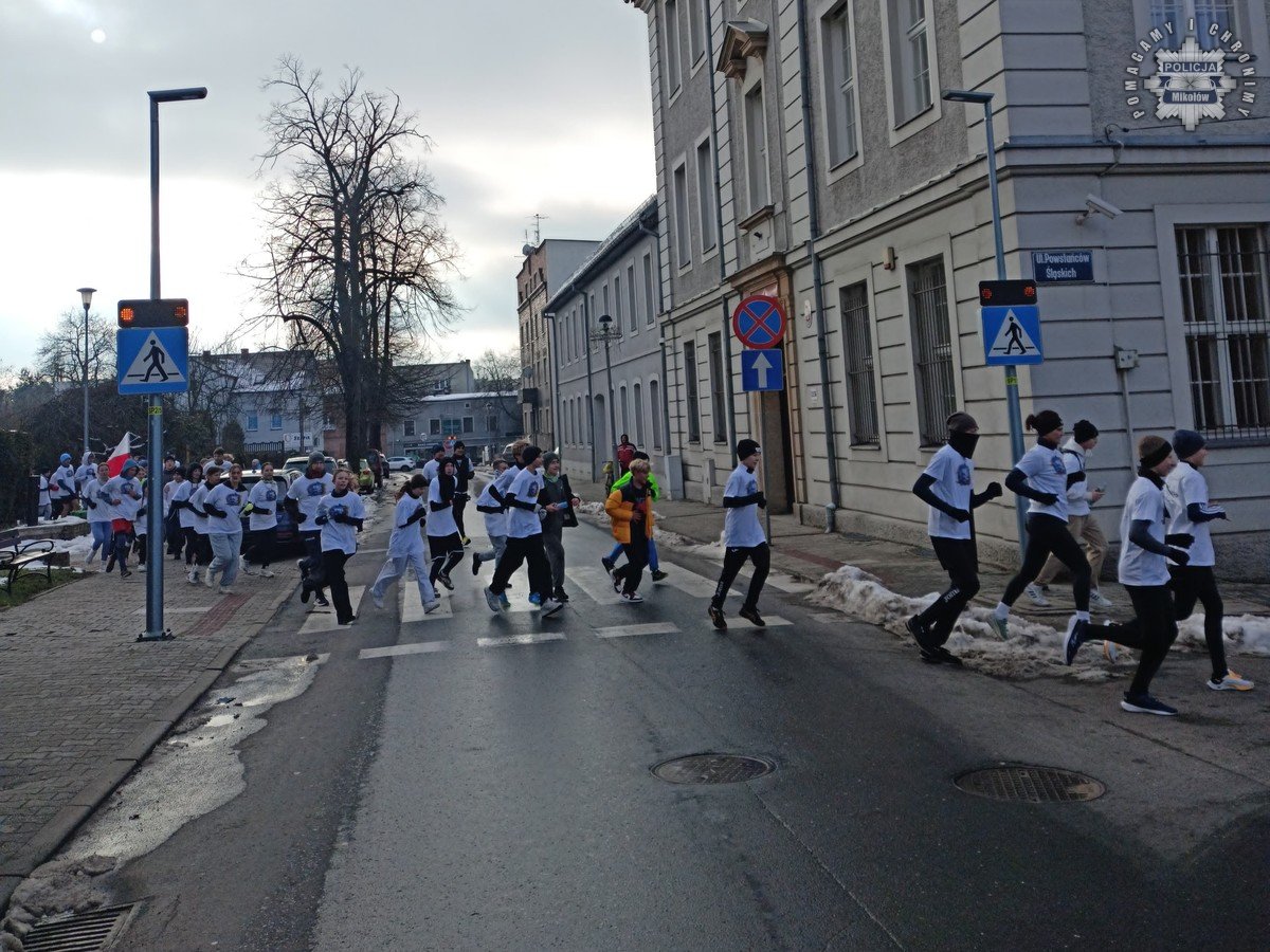 Bieg Pamięci ze Światłem Pokoju uczcił ofiary Marszu Śmierci [FOTO]