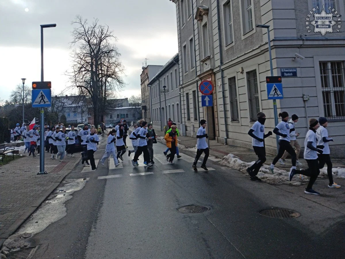 Bieg Pamięci ze Światłem Pokoju uczcił ofiary Marszu Śmierci [FOTO]