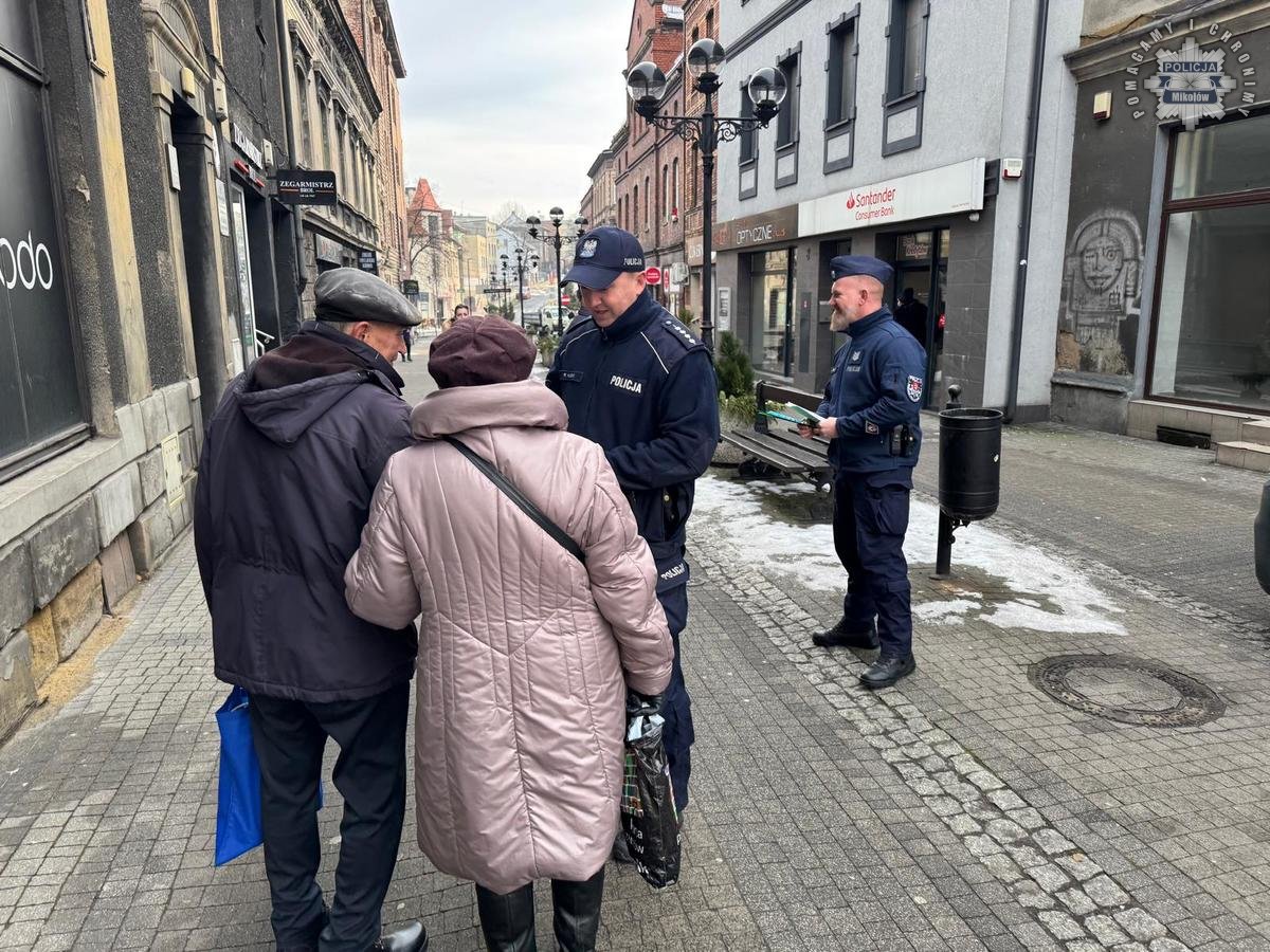 Bezpieczni seniorzy – dzielnicowi Mikołowa dbają o Babcie i Dziadków