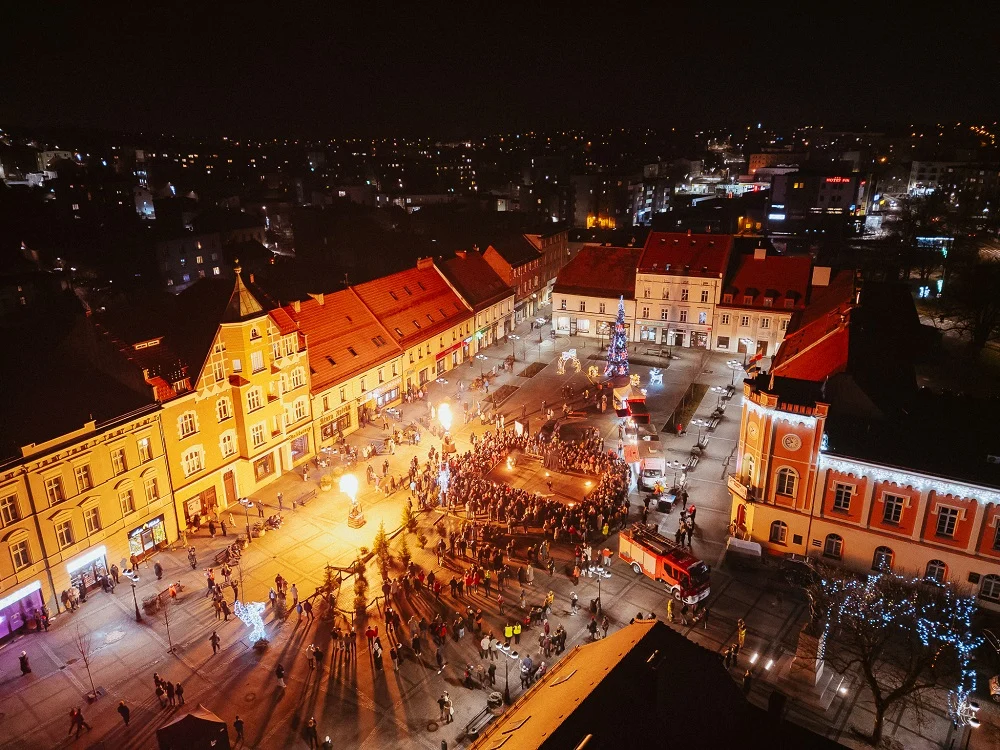 Mikołów bije rekord podczas 33. Finału WOŚP – niesamowity wynik i atrakcje na Rynku [FOTO]