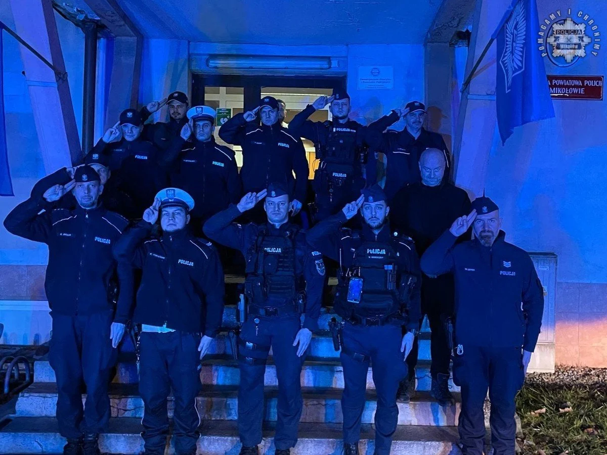 Policjanci w Mikołowie oddali hołd tragicznie zmarłemu ratownikowi medycznemu