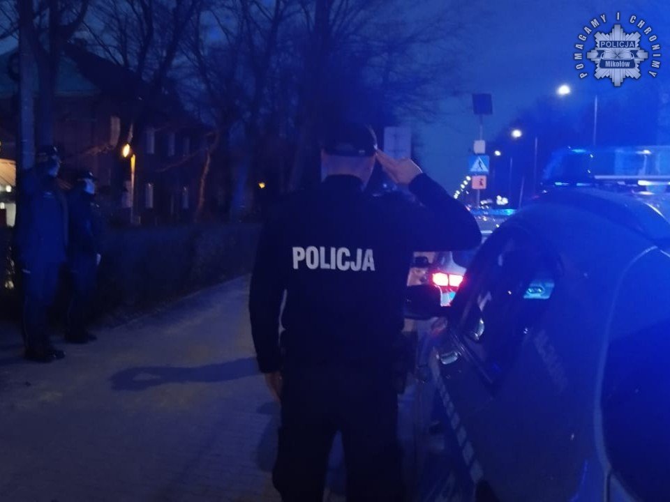 Policjanci w Mikołowie oddali hołd tragicznie zmarłemu ratownikowi medycznemu