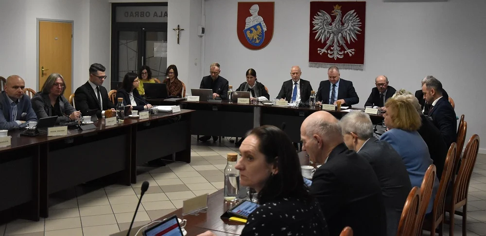Pierwsza sesja Rady Powiatu w 2025 roku – podsumowania i kluczowe decyzje