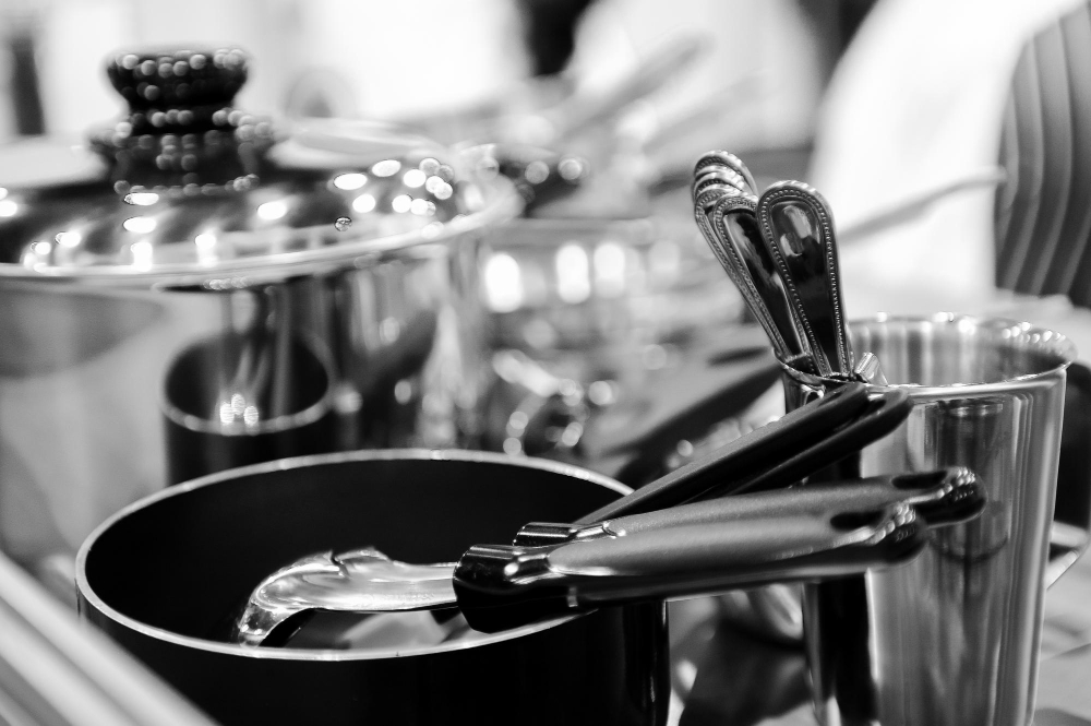 Jakie naczynia gastronomiczne są niezbędne w restauracji?