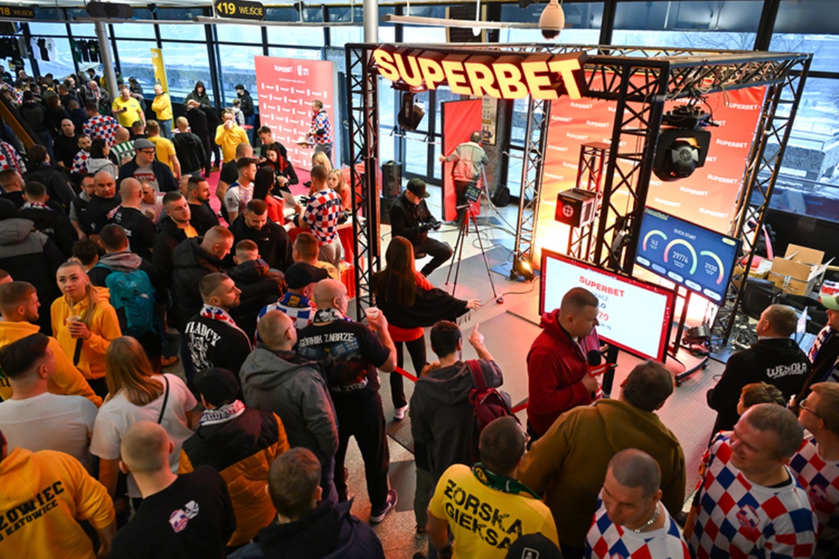 Superemocje w Spodku! Piłkarze odgonili zimę, a kibice pokazali siłę dla Aniołów