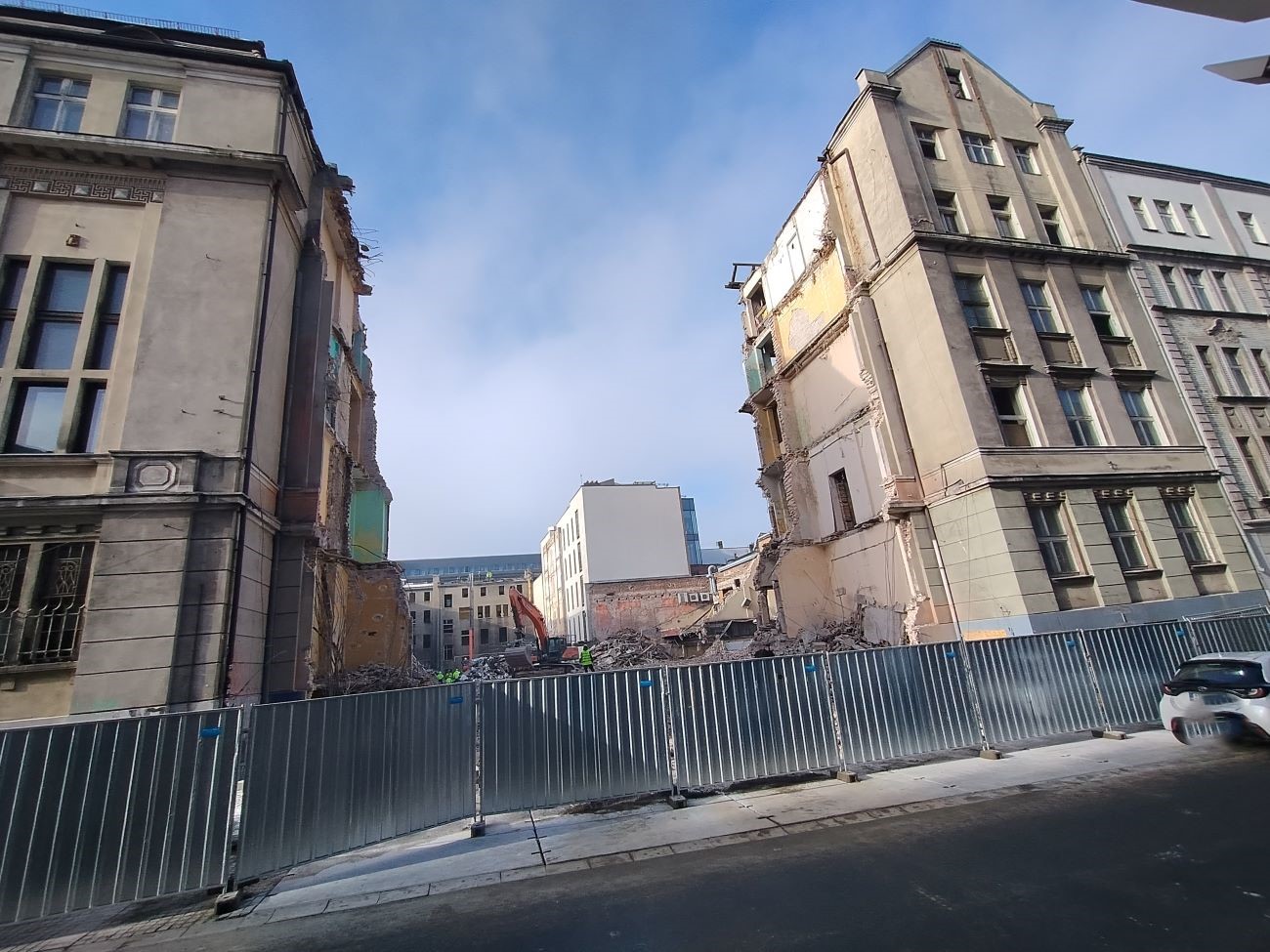 Wyburzono już część zabudowy przy Mielęckiego