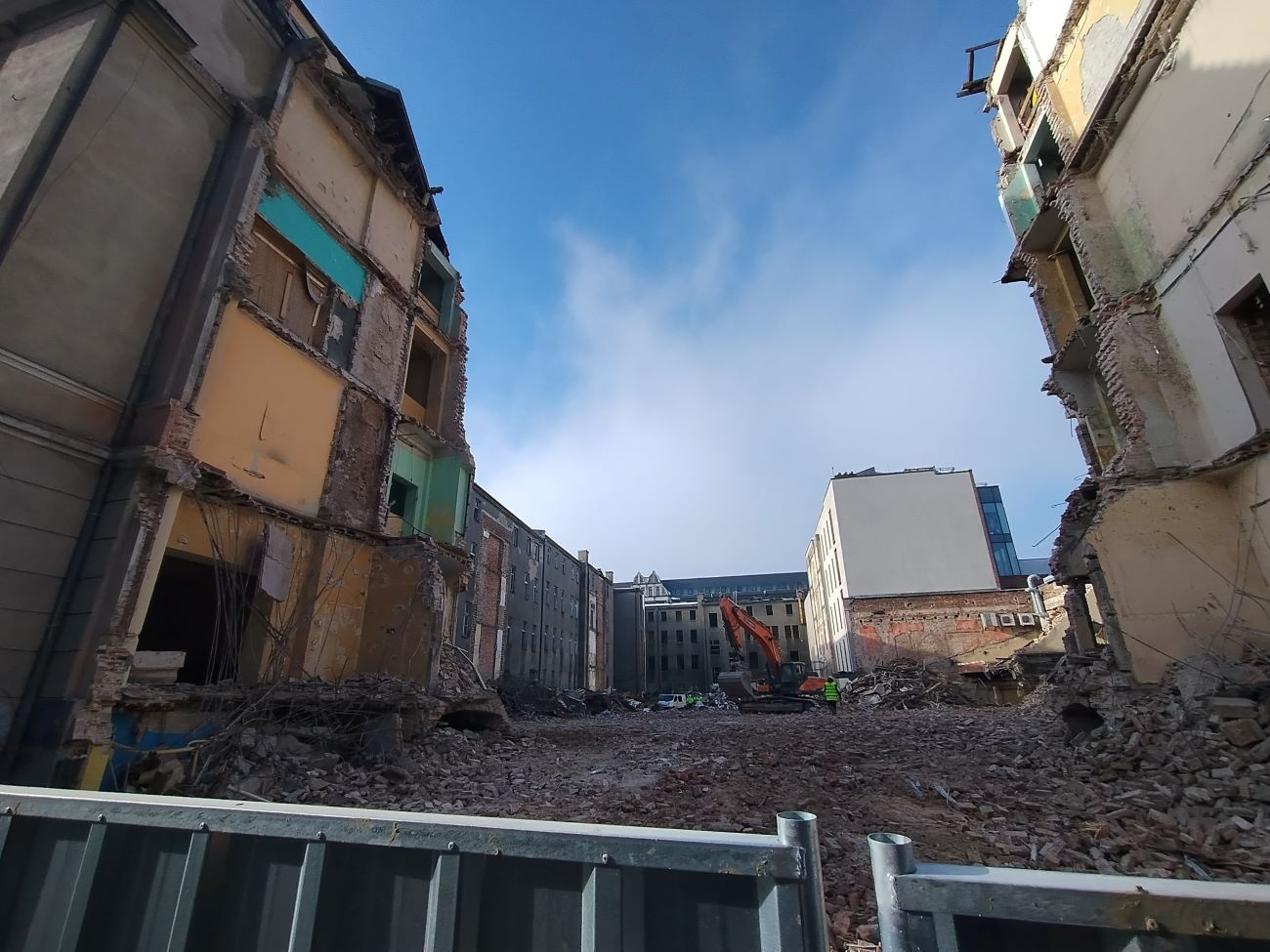 Wyburzono już część zabudowy przy Mielęckiego