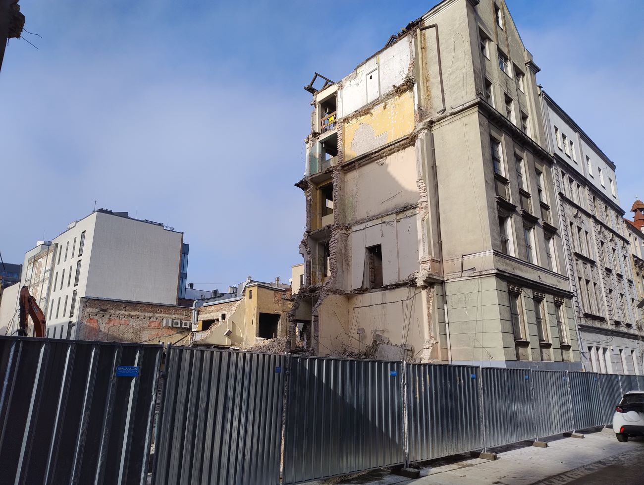 Wyburzono już część zabudowy przy Mielęckiego