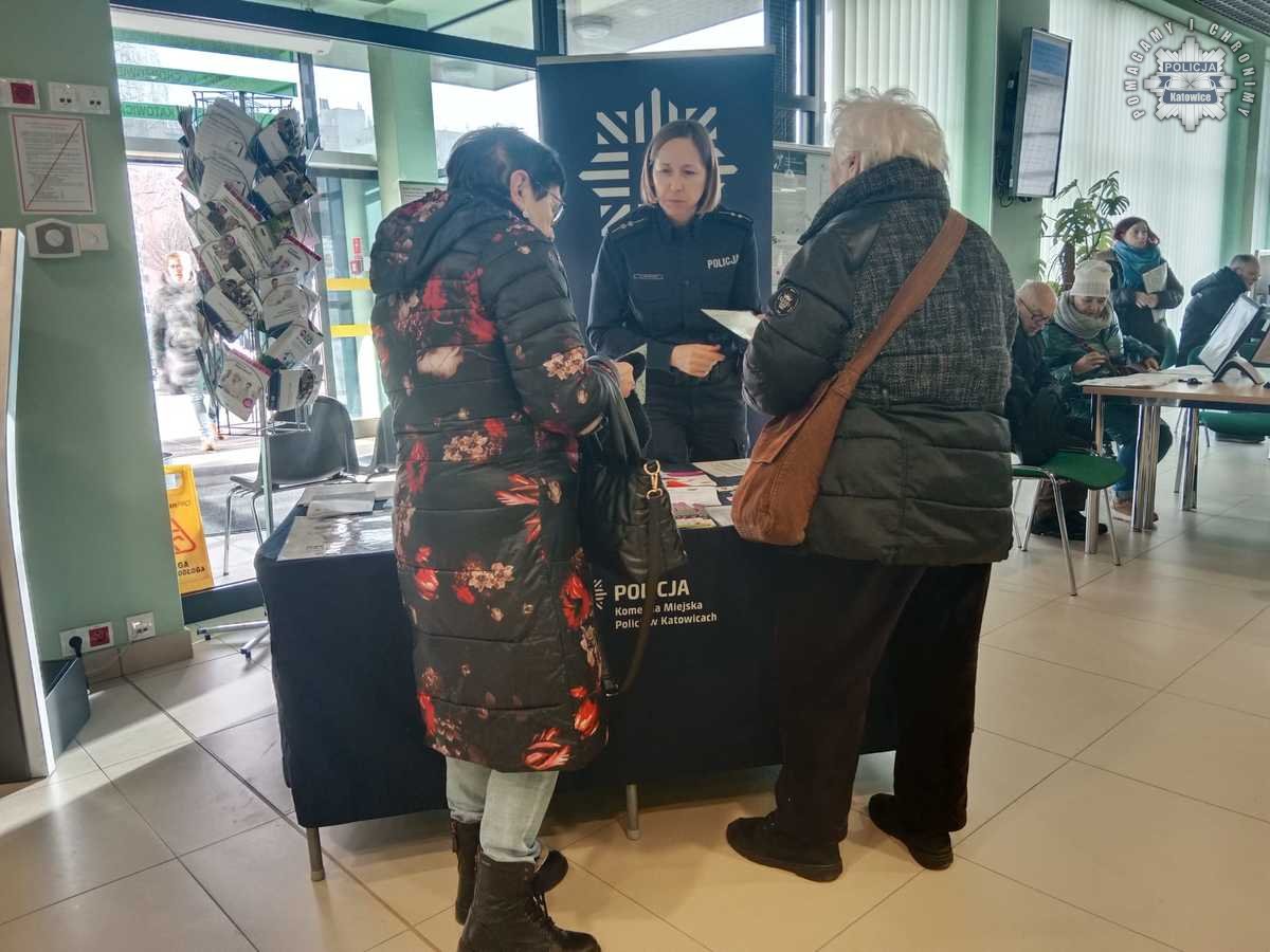 Dzień Babci i Dziadka – katowicka policja uczy, jak unikać zagrożeń