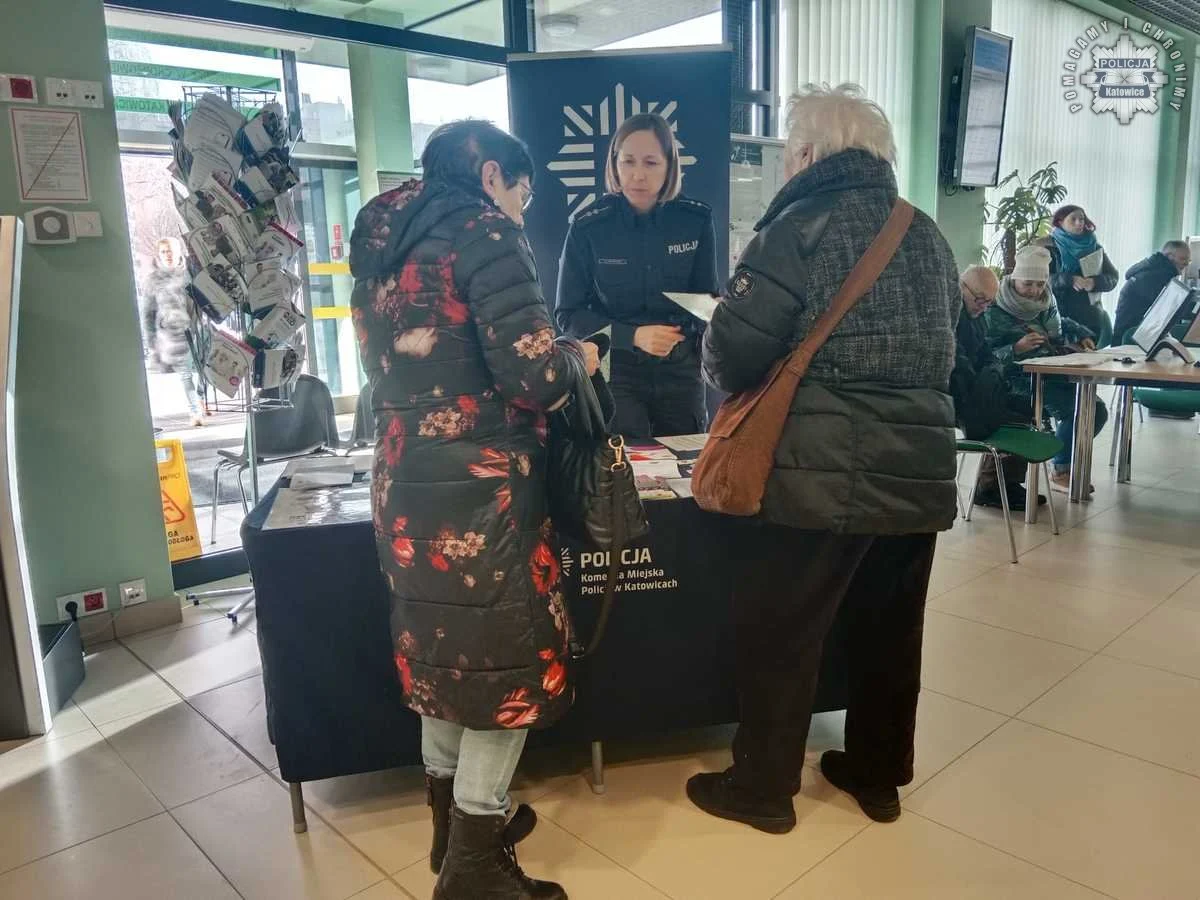 Dzień Babci i Dziadka – katowicka policja uczy, jak unikać zagrożeń